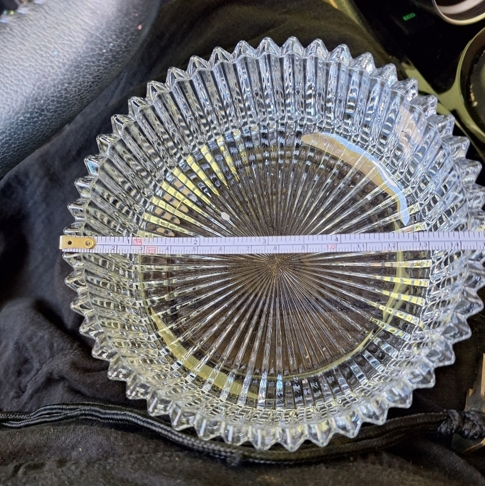 Mikasa Hostess Diamond Fire Cut Crystal Bowl - Picture 2 of 16